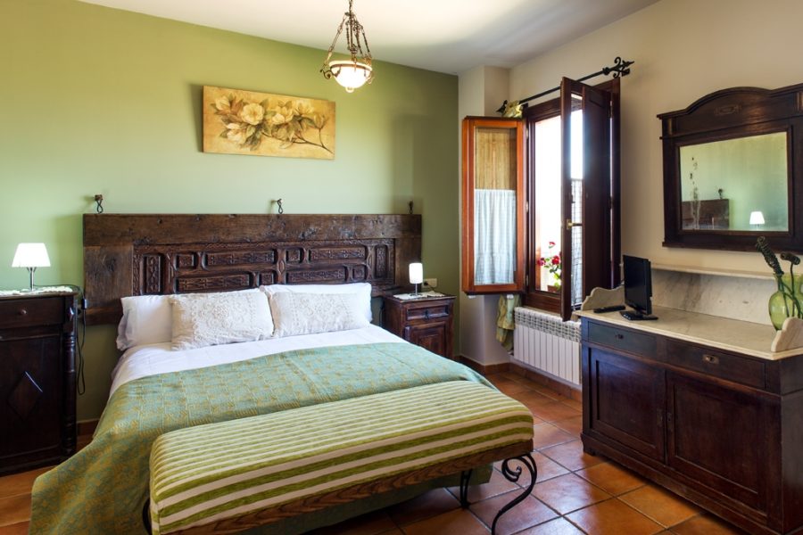 habitacion-con-bano-privado-y-zona-de-estar-hosta