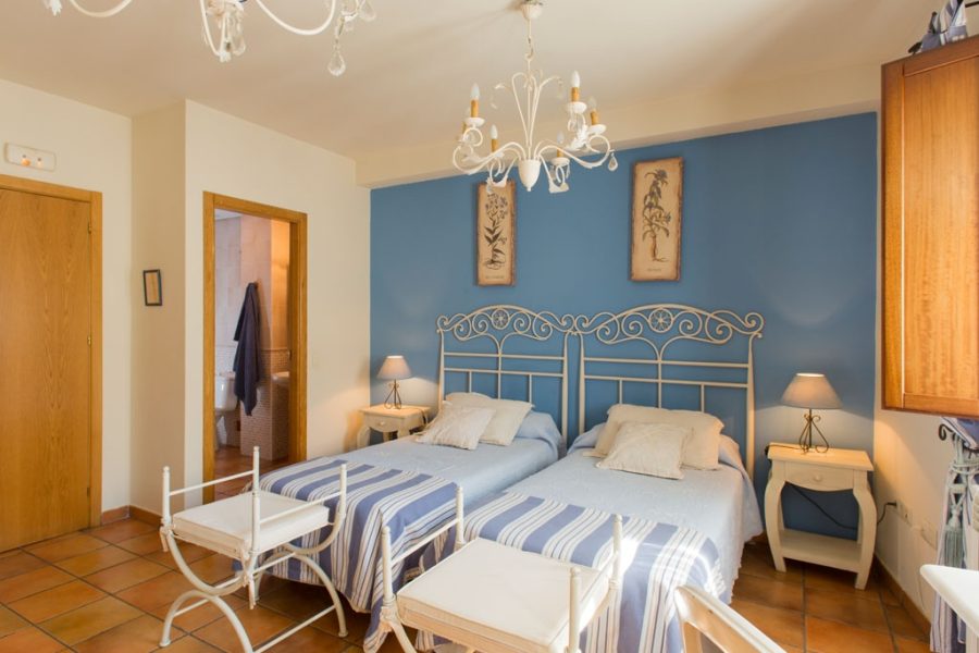 habitacion-doble-con-camas-individuales-en-briones