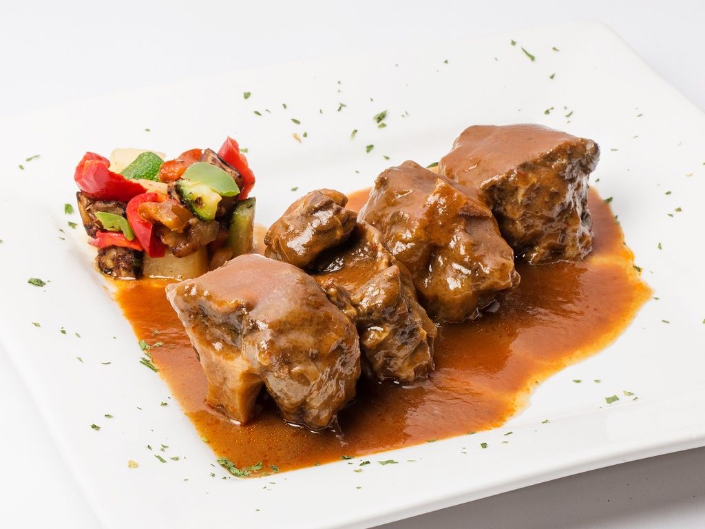 rabo-estofado-al-vino-tinto-restaurante-los-cala